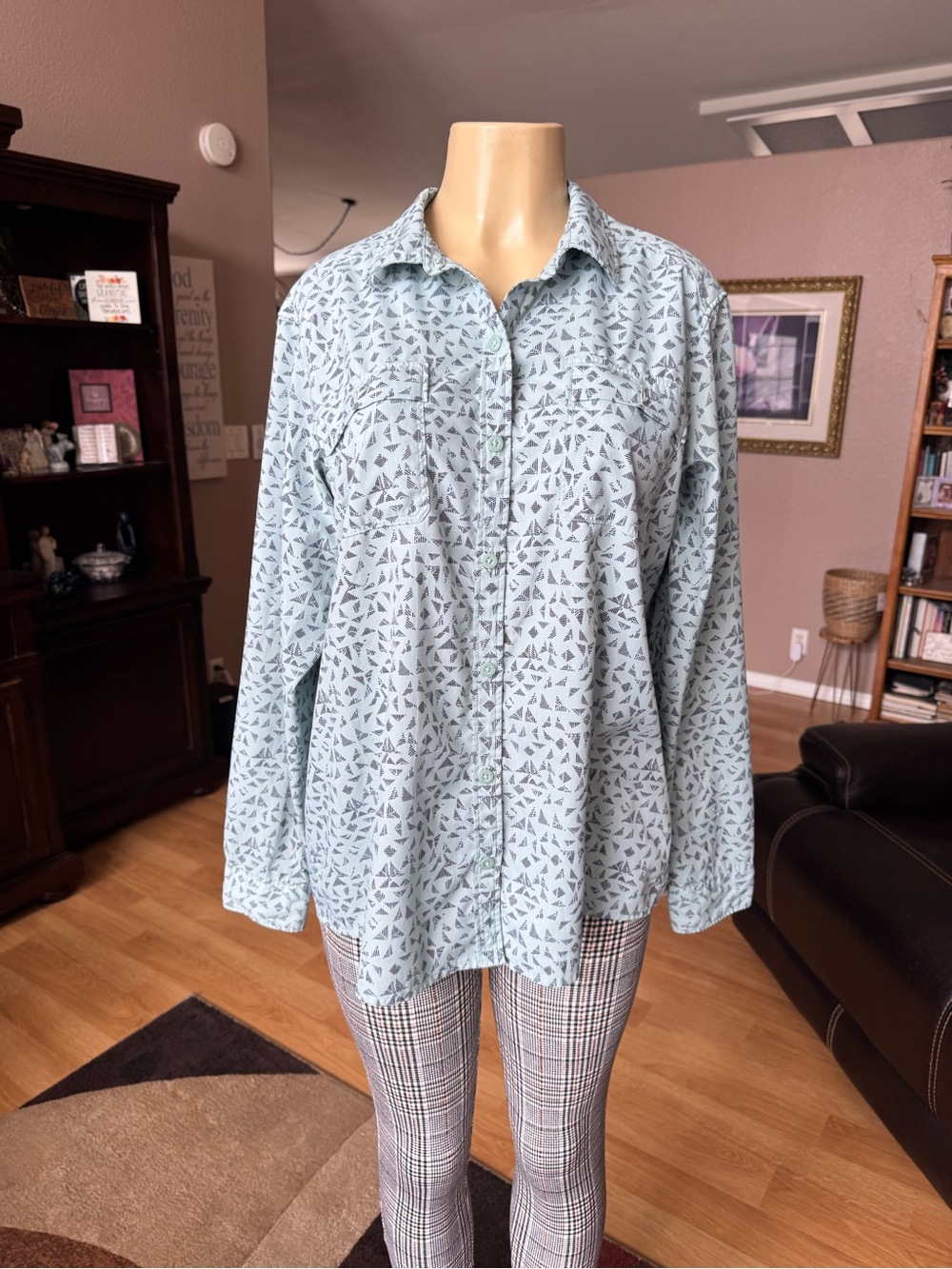 REI Women's Mint Green Button-Up Shirt with Black Triangle Print-size XL
